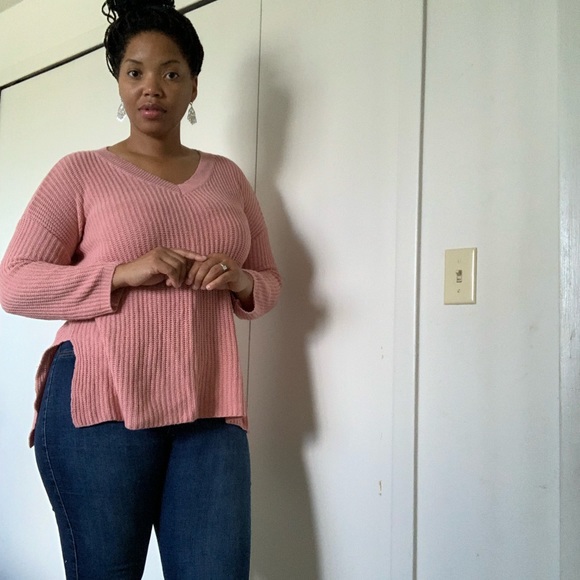 Pink, high-low sweater. Long 3/4 length sleeves. - Picture 3 of 3